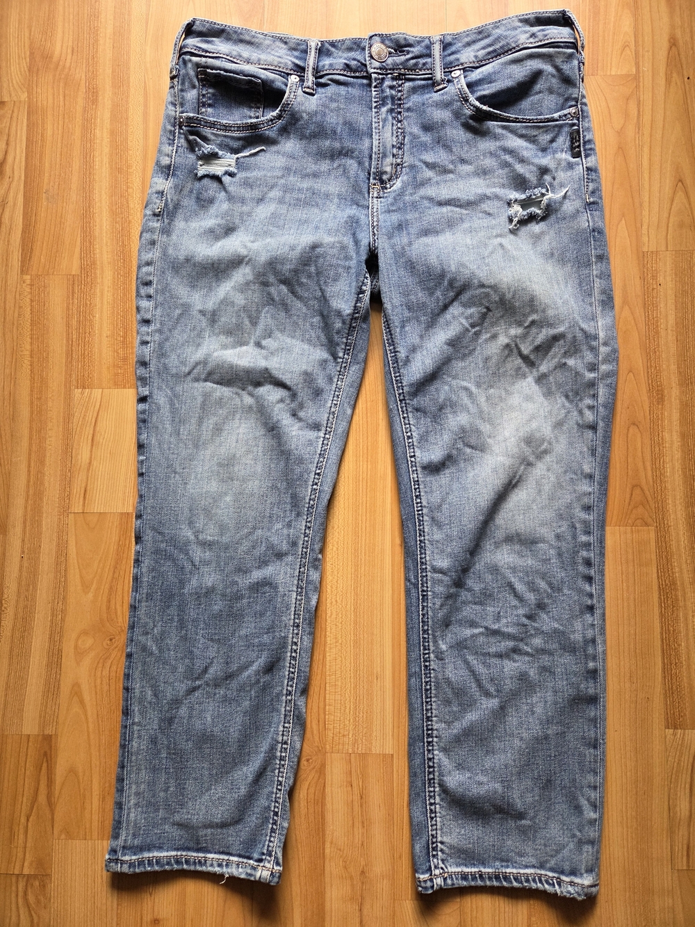 Silver Jeans Suki Capri Size 32 Distressed Blue